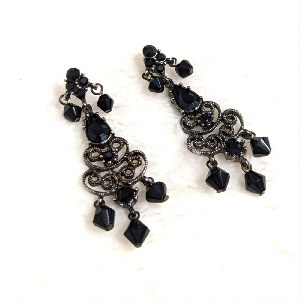 Vintage Black Bead and Antiqued Silvertone Chandelier Pierced Earrings - Picture 5 of 10